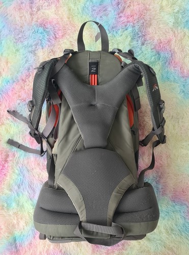 Macpac possum child carrier - possum,